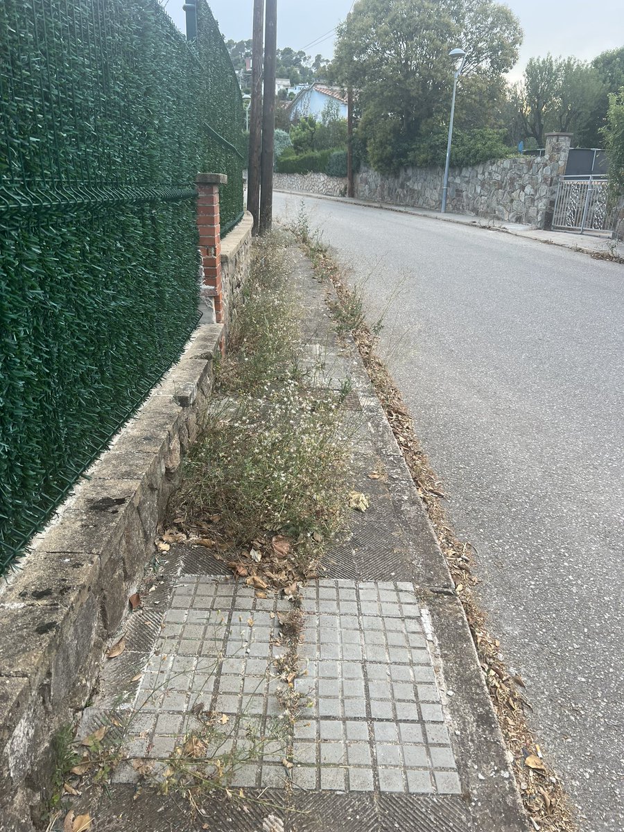 PosantZ's tweet photo. Els carrers de Font Granada també son de Bigues i Riells oi? 
Impostos tots pagats 🤷🏼‍♀️ @BiguesiRiells https://t.co/a9Nd7cXspt