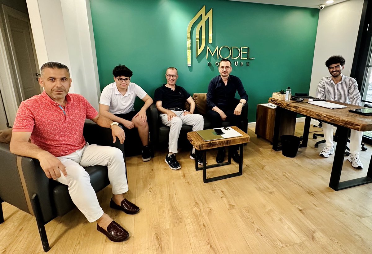 İstamonu Gazetesi Genel Yayın Yönetmeni Hüseyin Karadeniz ile birlikte ortak dostumuz Ataşehir Kaymakamı hemşerimiz Sn. İsmail Hakkı Ertaş'ı çalışma ofisimizde ağırladık. Ziyaretleri için kendilerine çok teşekkür ediyorum.