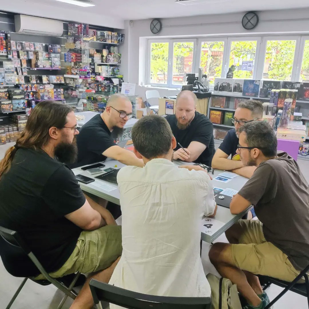 SrPanda's tweet photo. Turno de tarde en la #PandaCon 
#rol #juegosderol #rpg #trpg https://t.co/FY28rcI5KO