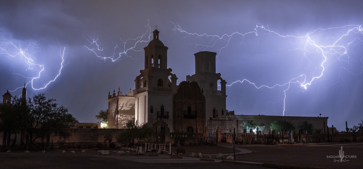 Oohs and Aahs mixed with Thunder are my favorite sounds! Last night put on quite the show for our guests out at the Mission! #sanxaviermission #visittucson #azwx