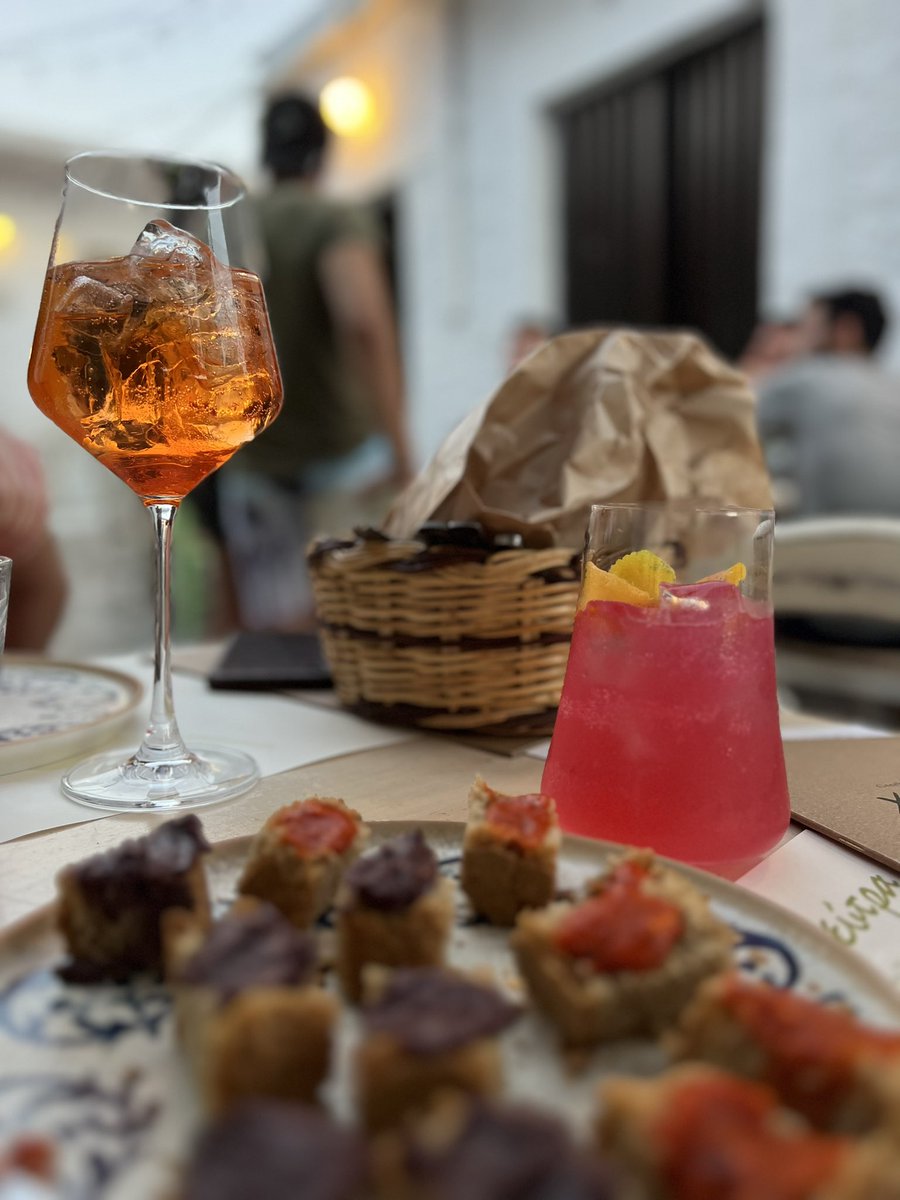 fbo08's tweet photo. #tinos #kampos #xoreutra #cyclades  🇬🇷 #restaurant #GoodFood #GoodWines #GoodCocktails https://t.co/OWZD3glfcC