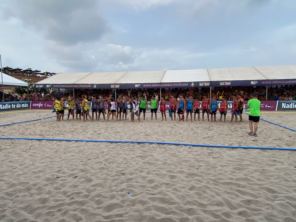 dxtsorihuela's tweet image. 🏆🤾‍♂️ ¡Última final del día! Cadete masculino: Orihuela Costa 🆚 BMP Uci Almería.

#Arena1000 #EnjoyTheExperience #DontWorryBeachHandball #BalonmanoPlaya #Orihuela #DeportesOrihuela #UnPasoMás #PlayasDeOrihuelaParaísoCostero