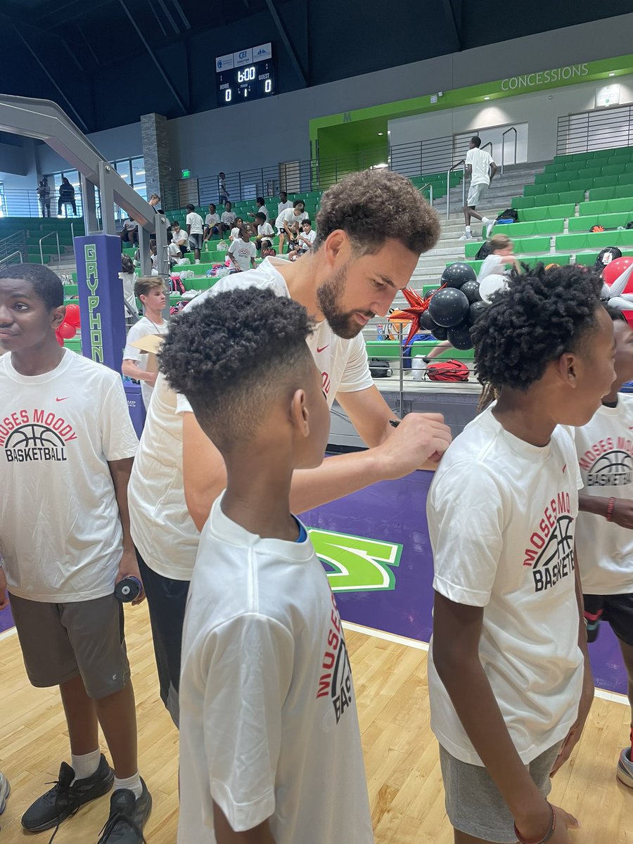 Klay Thompson is here in Little Rock supporting his teammate and former Razorback Moses Moody! Moody hosted his own basketball camp today! Klay cut his vacation short to come help out! #warriors #dubnation