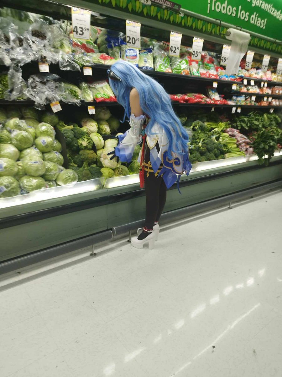 dalyoon96's tweet photo. Una Cococabra comprando sus sagrados alimentos .... 🤭

#DaluuFergári https://t.co/tjzzuctWMM
