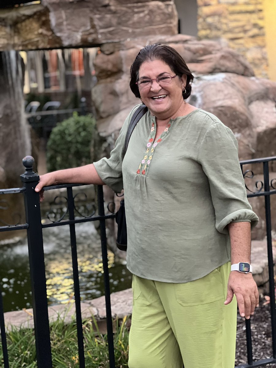 borissanchotv's tweet photo. Mañana se cumple un mes de que mi mamá escapó de Cuba! Hace un mes, con 61 años mi mamá experimentó por primera vez en su vida lo que es la libertad! Vivir casi ocho años separados me hizo tener bien clara mis metas, sacar a mi madre de Cuba, y permitirle vivir con la dignidad que el Castrismo le robó por el solo hecho de nacer en un país Comunista!

Durante este mes he publicado diversas fotos de mi madre, en su rostro de puede ir viendo un cambio tremendo, en todo este mes su presión arterial y su azúcar han estado controladas, se mantiene con una alimentación sana y estable, sin la ansiedad de andar el día entero buscando que comer a la noche!

El socialismo es malvado, el comunismo es terrible!