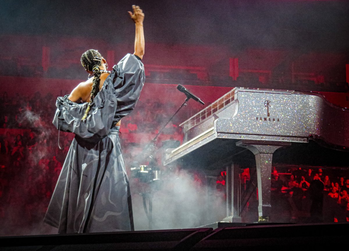 BoomboxPhoto's tweet photo. Last Night At @Enterprise_Cntr
@aliciakeys brought the "Keys To The Summer Tour" to St. Louis. It was an incredible, energetic & diverse 2 hours, one of my year's highlights.
St. Louis, MO 07/21/2023
#KeysToTheSummerTour #AliciaKeys #KeysToTheSummer https://t.co/NGqFufsvUE