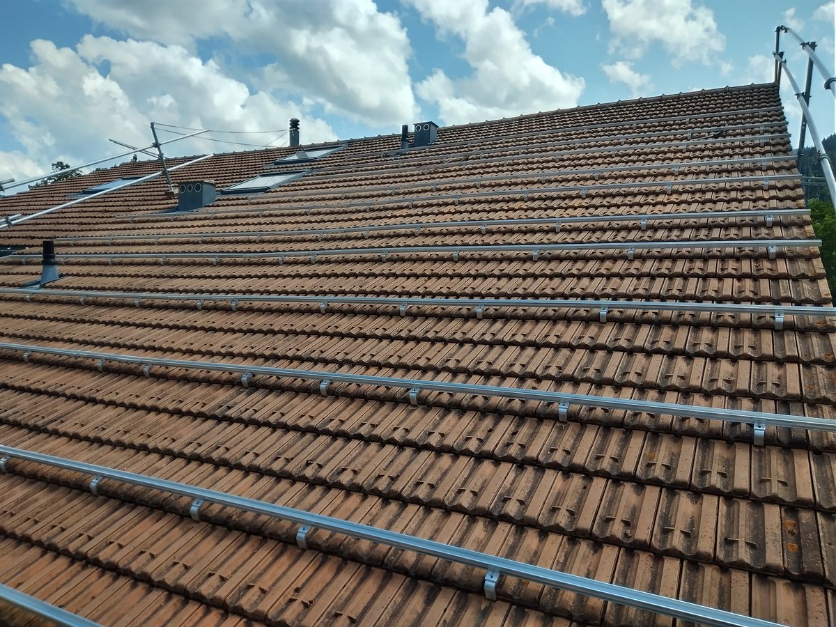 dondell_80's tweet image. Next one: Nach weniger als 2 Tagen ist die Unterkonstuktion für die 30kWp-Anlage erstellt, nächste Woche folgen die Module, die liefern dann schon bald Saft ohne Ende. Alles montiert im Selbstbau #pvbuddies