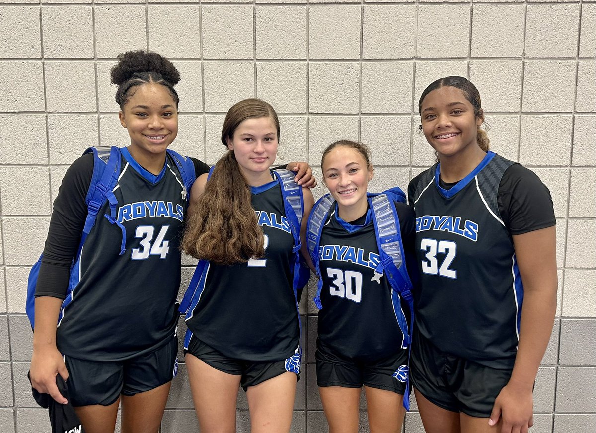 Summer Slam Game 1 Dub 👏🏼 Lady Royals 71 Team Melo 41 🚨Players of the Game🚨 @taniyahc32 16pts, @Amiyahlamelle 14pts, @jazawilson05 13pts, and @juliejanus2 11pts #SummerSlam @InsiderExposure @rankingsreport