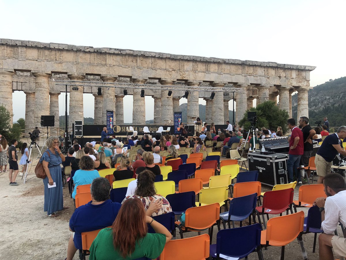 2° serata tutta al femminile del Festival di #K, la rivista letteraria de @Linkiesta curata da @nadiaterranova e @christianrocca #segesta #tempiodisegesta #kfestival