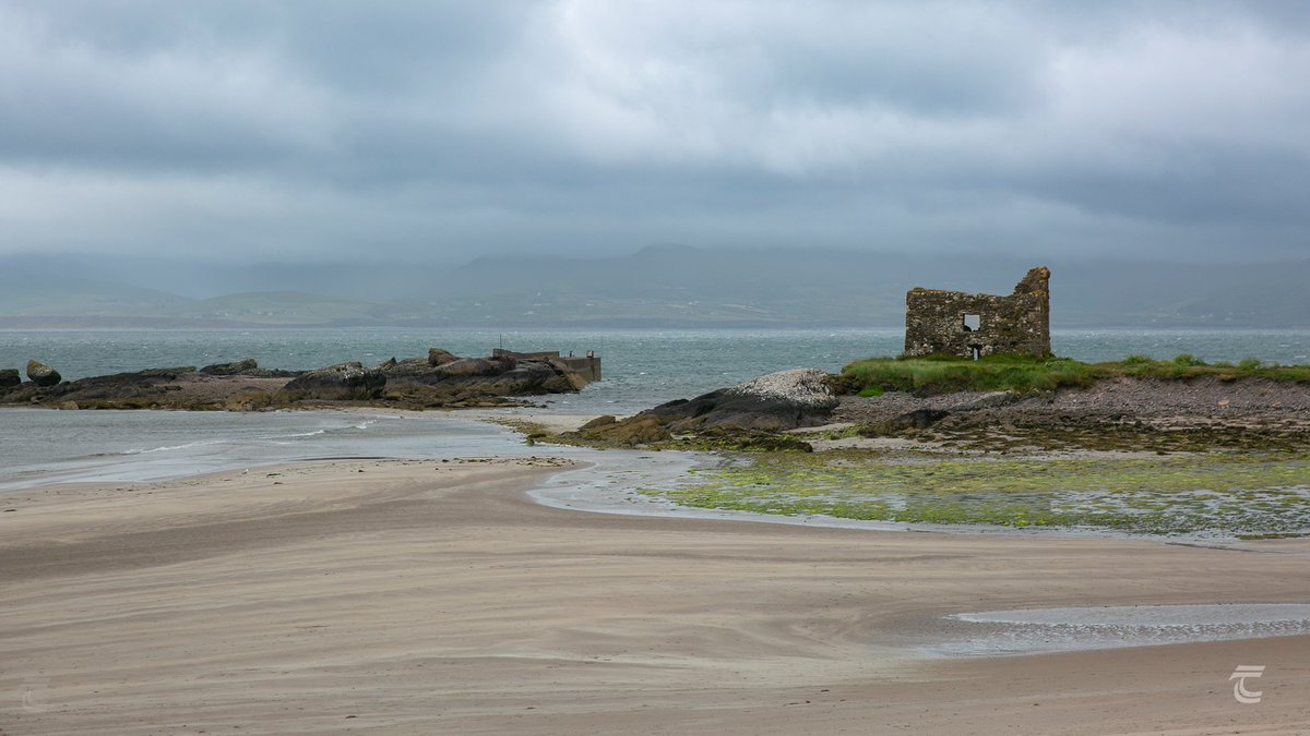 Caisleán an Sceilg • Ballinskelligs Castle • Kerry

This small towerhouse is believed to have been established by the MacCarthys. It is situated along the beach from Ballinskelligs Priory on the Iveragh Peninsula.

#RingOfKerry #ExploreWithTuatha