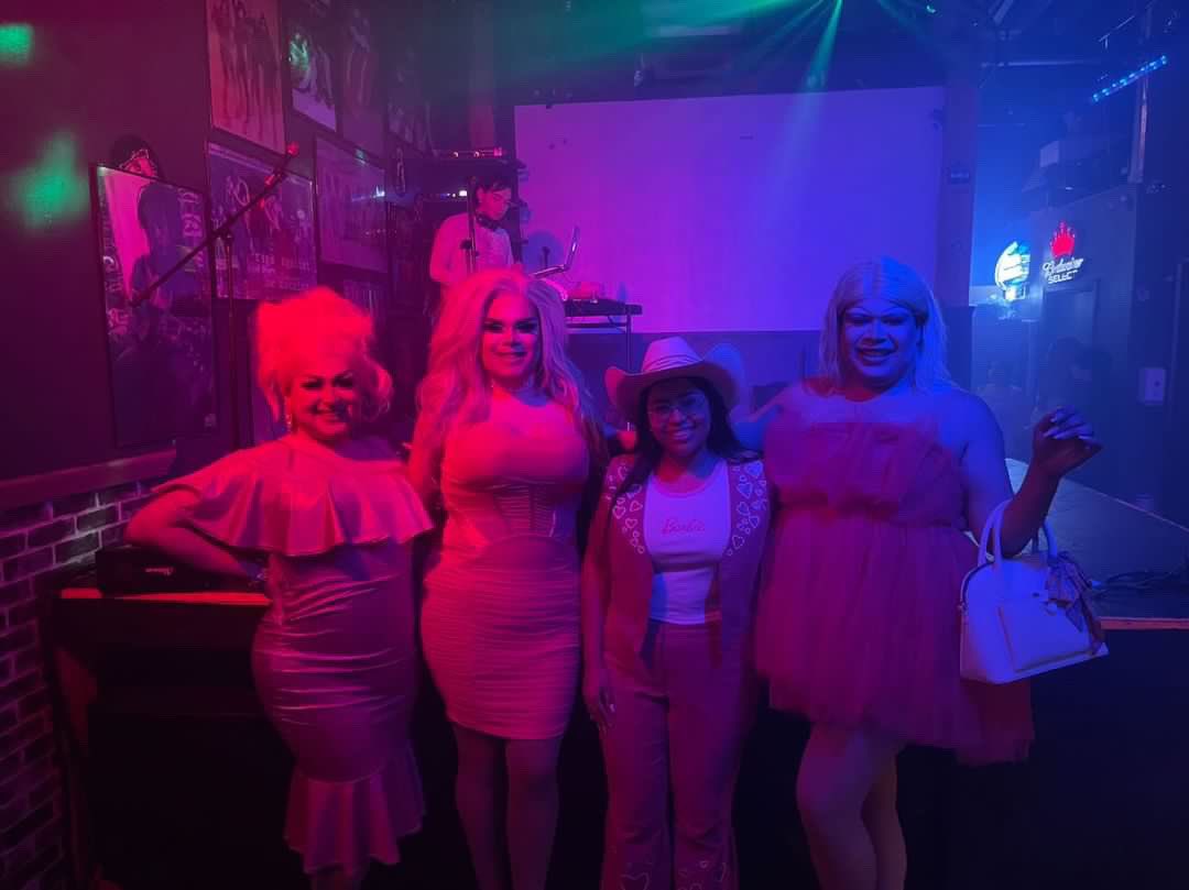 Photos with the queen herself @JCisnerosTX ❤️💖 thank you for coming out! You were rocking that Barbie outfit🤩🤩