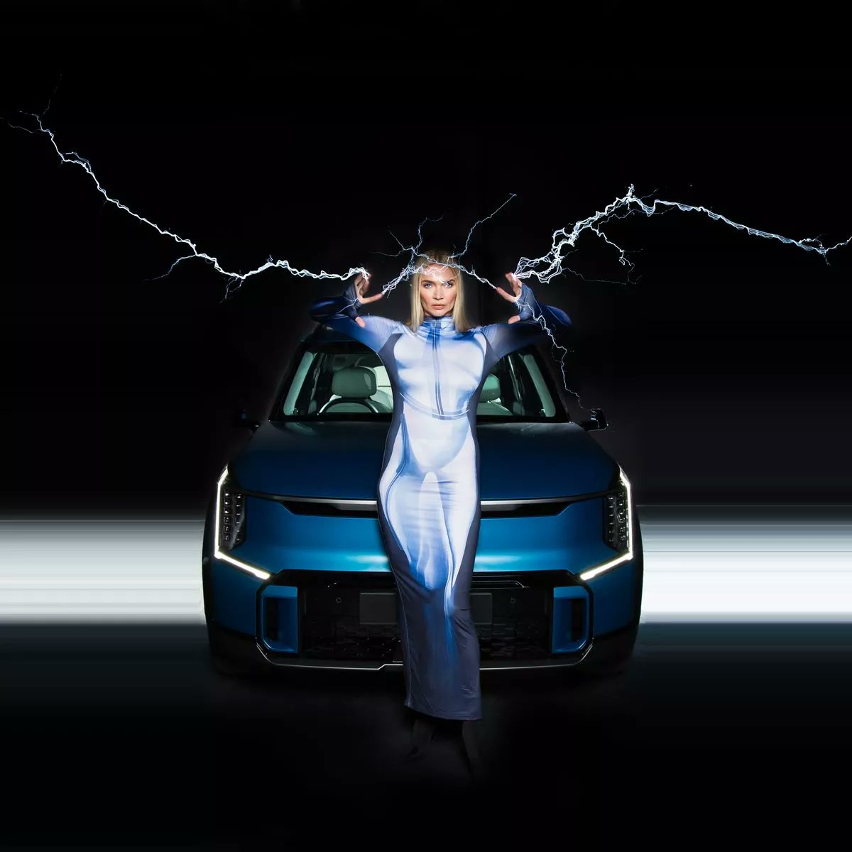 MHamzaShahid15's tweet image. During the unveiling of the Kia EV9, English model Jodie Kidd was electrocuted with one million volts.
dailynewa348.blogspot.com/2023/07/during… #KiaraAdvani #englishmodel #jodiekidd