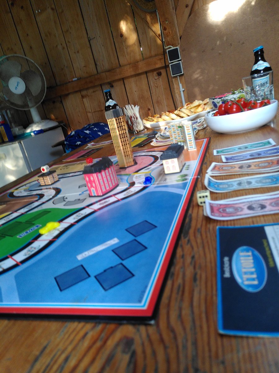 gute_Lau_Ne's tweet image. How it started vs. How it ended. 

Und jetzt ins Bett. #diehellenDinge #zufrieden #Spieleabend