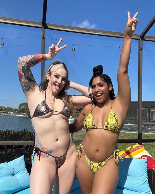 Marti &amp; I are going live for our Virtual Signing with Captain&rsquo;s Corner TONIGHT at 8pm ET!  Join us &amp;<a href="/tag/ufc291"class="tags"><span>#ufc291</span></a>