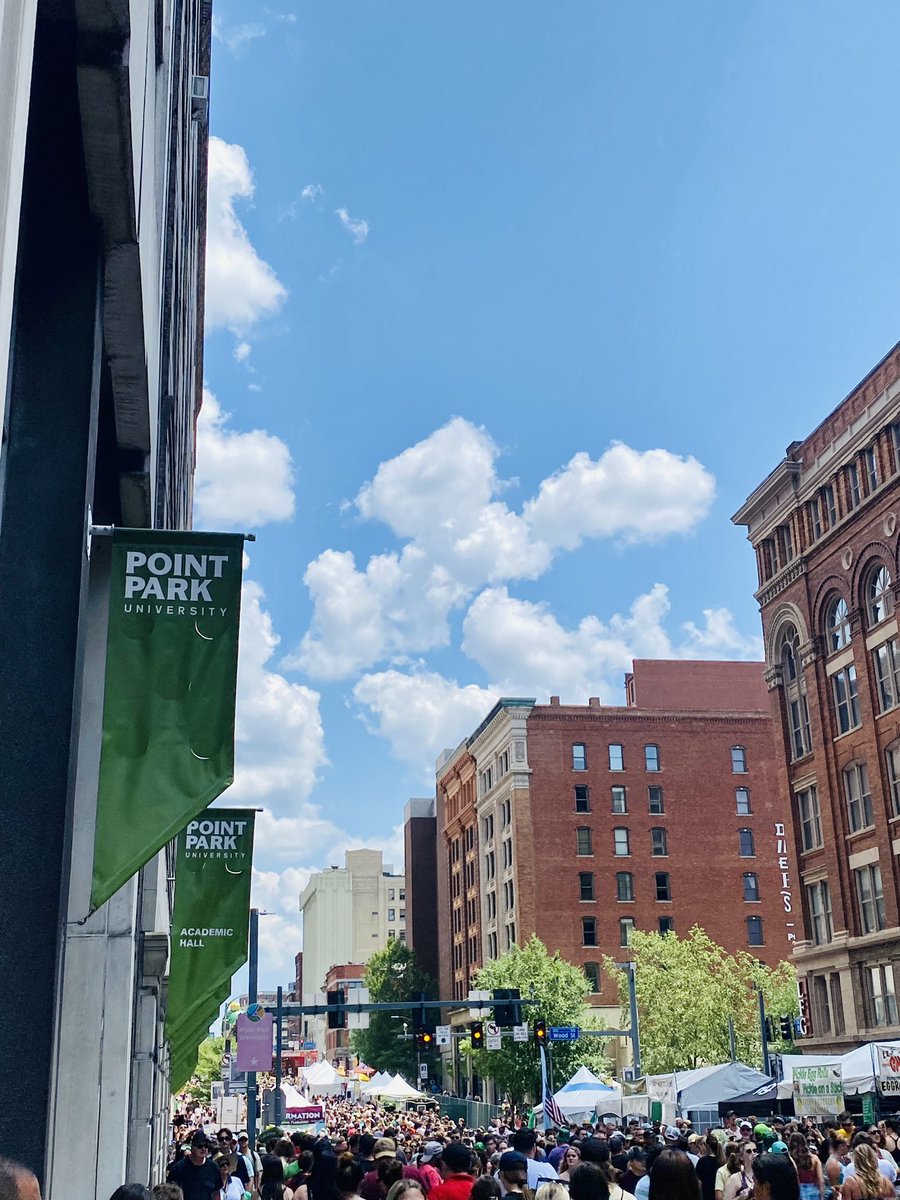 PointParkU's tweet photo. Beautiful day here at #Picklesburgh 🥳🥒💚✨ We’re having a dill-ightful time at our Alumni Reception! Come visit us in Academic Hall until 6! https://t.co/zDh0zIf9mZ