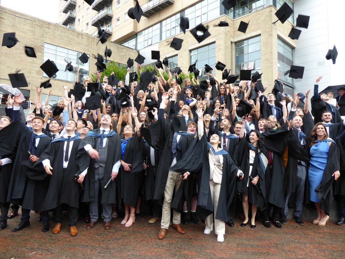 LindaHollingwo1's tweet photo. @UoS_Physio graduates looking full of joy (despite the slightly damp conditions) just as it should be. Thank you all for choosing to start your physio journey at Salford, its been a blast! https://t.co/KP2XAZPXf2