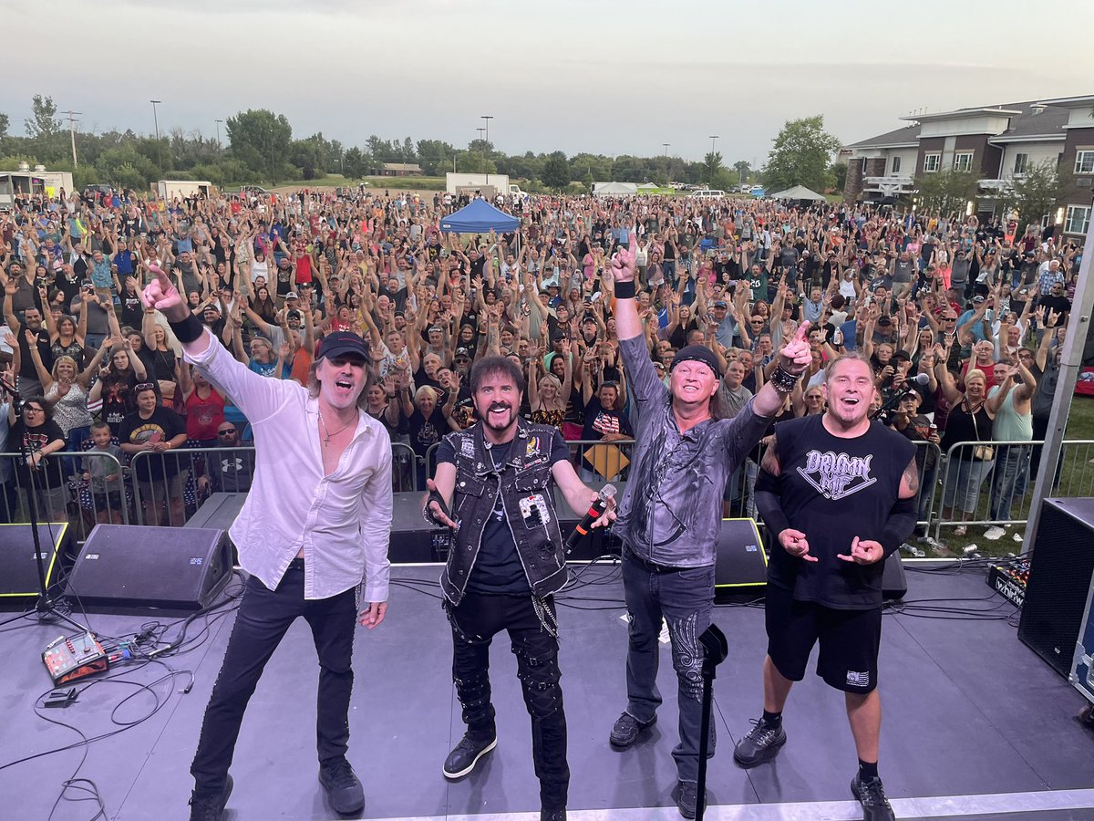 Leverty's tweet photo. Great crowd last night in Clinton, Iowa at the Wild Rose Casino &amp; Resort! Rocking Iowa again tonight in Jefferson. #IowaRocks https://t.co/ubfHgsWkMm