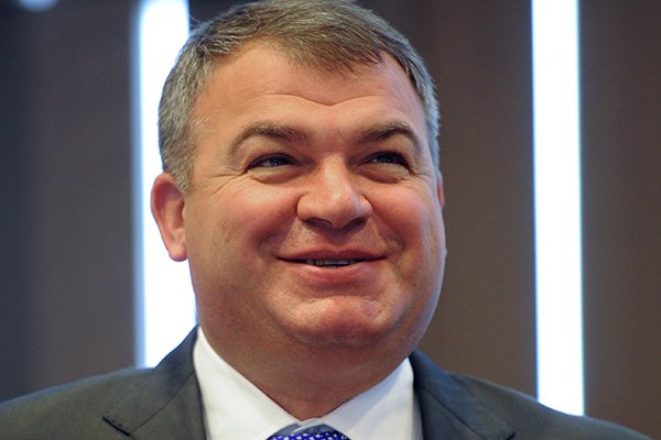 Лицо российского чиновника расхуячившего остатки армии мира, спокойно вышедшего в отставку и живущего в стране нато вместе со своей бабой подельницей.
А вы говорите снарядов не хватает...