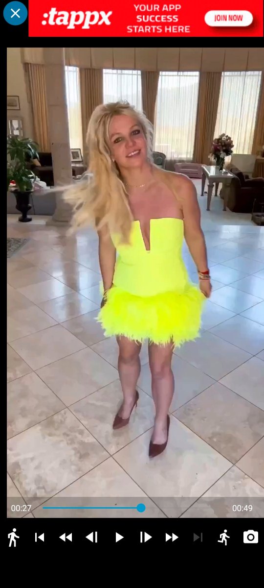 Gaabii47's tweet photo. @purplecatlaser I just found this 0000,01 second frame in her latest video. Why did they put it there? 😱😱 This is also DEFINITELY not Britney https://t.co/kldIsjTIqf