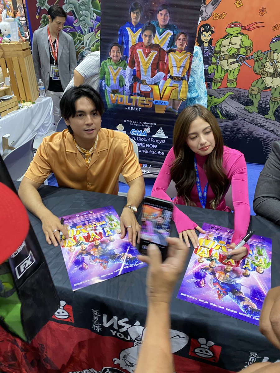 ggemfm's tweet image. The #SDDC #VoltesVLegacy poster! Pre signed by the whole Voltes team!!
 #GMAV5LegacyAtSDCC
