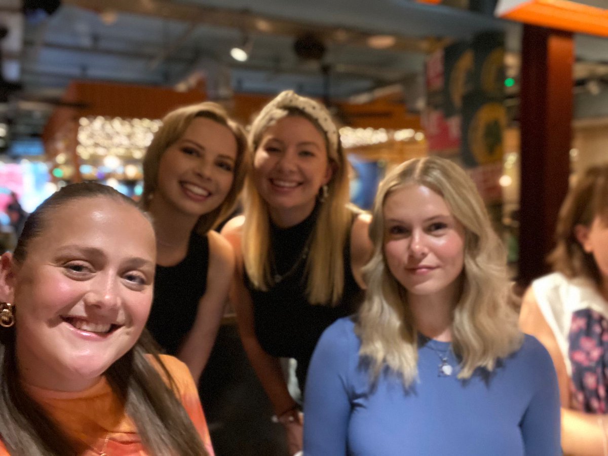 kerrydee96's tweet photo. Second year ECT ✅

I have had the best start to my teaching career and I owe so much to these angels and my school.

An extra big thank you to @_borntosparkle for being the best mentor ever💙. https://t.co/OWZxBtWfUt