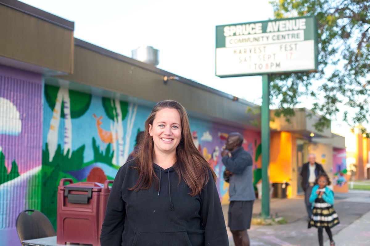 VolunteersRock! 🤩 Our neighbourhoods wouldn't be what they are without Community League volunteers. Show your appreciation and support them by finding your local League: efcl.org/league-search/ 🤝 #YEGVolunteers #YEGNonProfit #CommunityLeagues 📷: Spruce Ave. Community League.