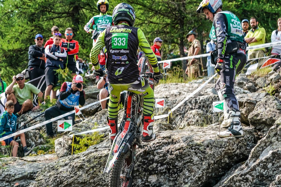 Scored heavy on the first lap in Italy but got better for the second one. Finished in 6th overall 👍 ✊ 📸 @pepsegales @vertigotrial @jitsietrials @alpinestars @byworthboilers @belstaff @rockoilnews @michelin @hopetech @renthal_moto @vertigomotorsuk @ridenutrition