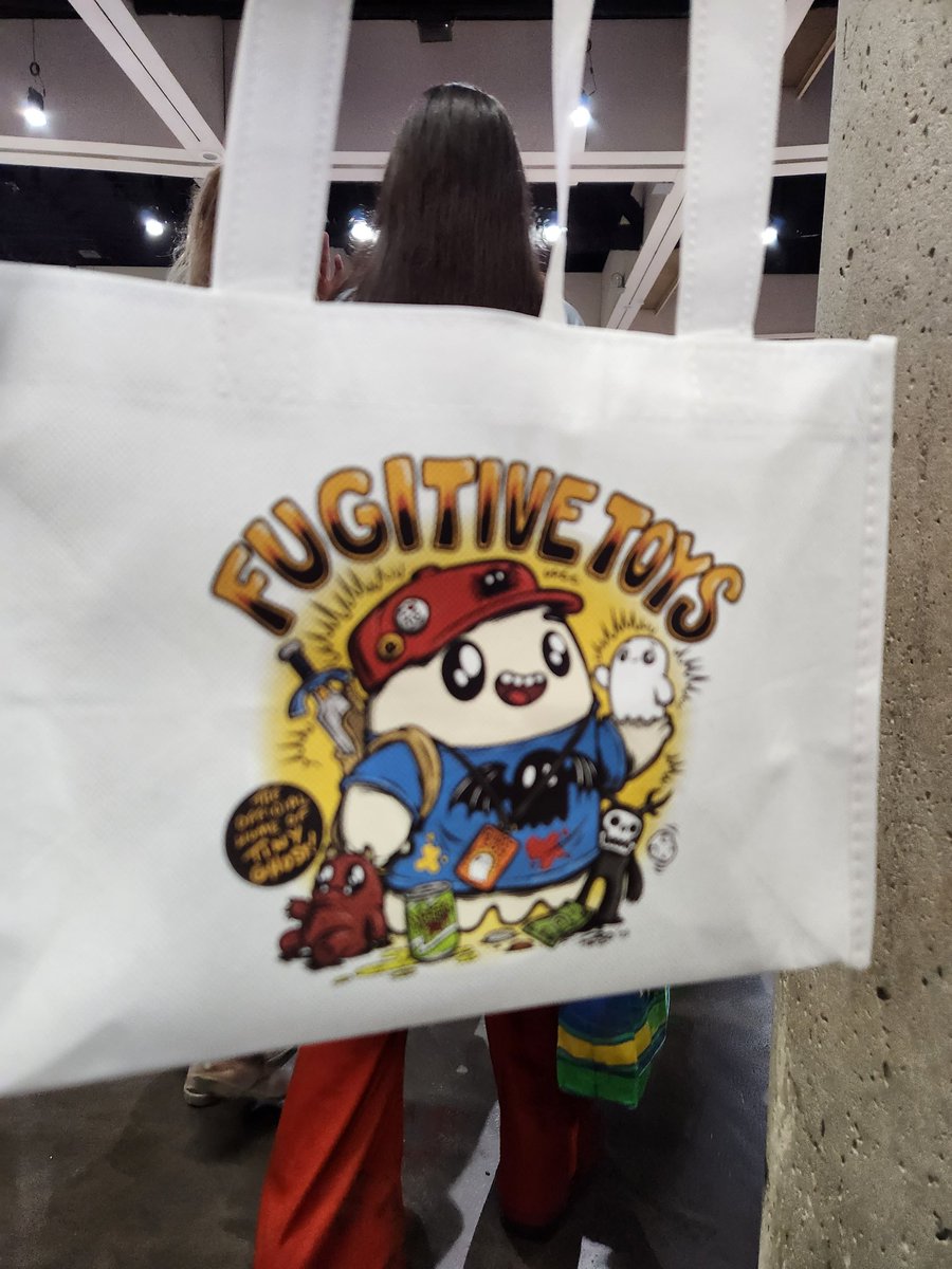 Love my new bag !!!! @fugitivetoys @reisobrien #SDCC23