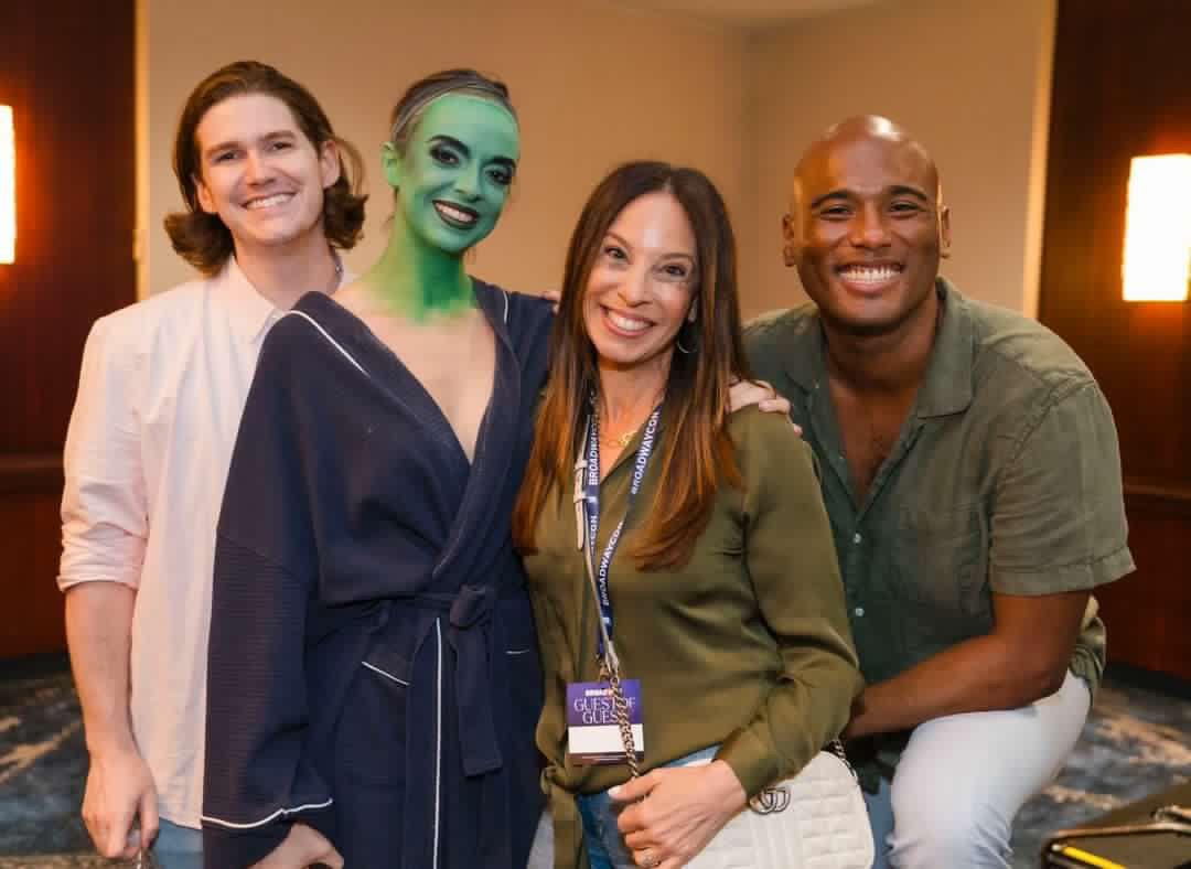 Having a thrillifying time at "Turning Green: A Greenifying Demo" with christakw_ and @taliasuskauer!

Photo Credit: @abrunkus 

#BroadwayCon2023 #Wicked20 #OzdustBallroom