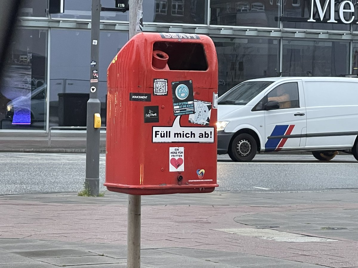 DerRiccardo's tweet photo. Tja #Hamburg würde ich ja gerne machen aber ich habe schon einen #Trunkenbold im Schlepptau. 😂 https://t.co/w9ClWujGc1