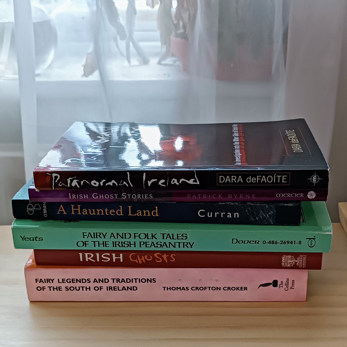 GhostCatcherELH's tweet photo. On this unseasonably dull rainy day I have been doing some research for my next blog post. Almost ready to start writing.

#ghosts #ireland #irishghosts #irishghoststories #blogger #blog #writing #bloggersoftwitter #UncannyCommunity https://t.co/ynOzoXOe81