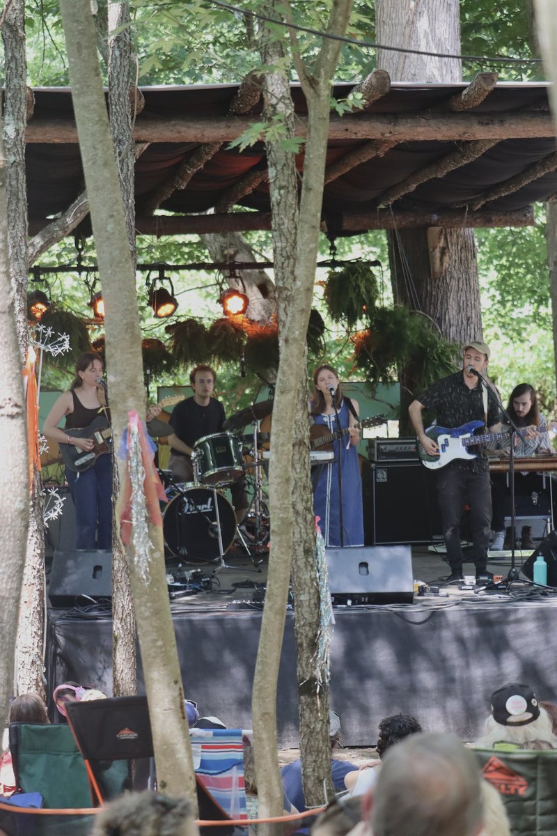 Pearla put on an amazing performance today on Creekside. Next up, Mama’s Broke!