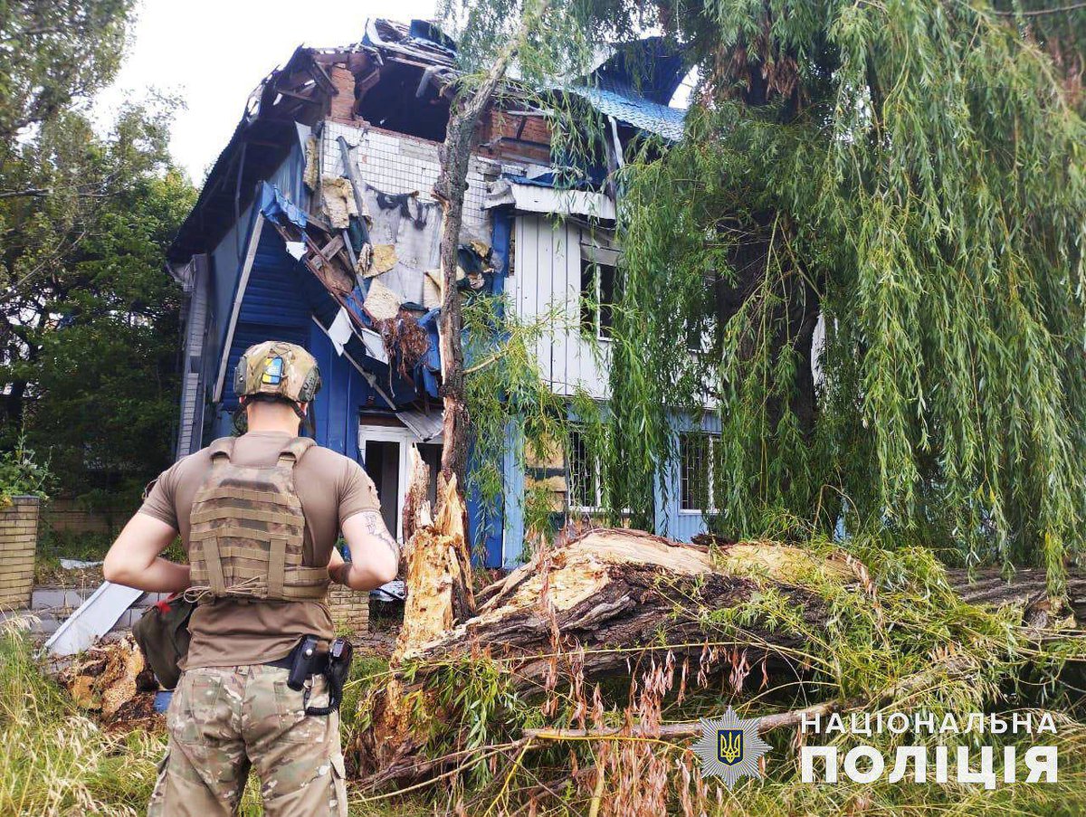 puntointernoua's tweet photo. Inoltre, Kostyantynivka (regione di Donetsk) è stata bersagliate con i sistemi Grad. 2 persone sono morte, un'altra è rimasta ferita. 20 case, varie automobili e un gasdotto sono stati distrutti. https://t.co/wAUxZIo0sZ