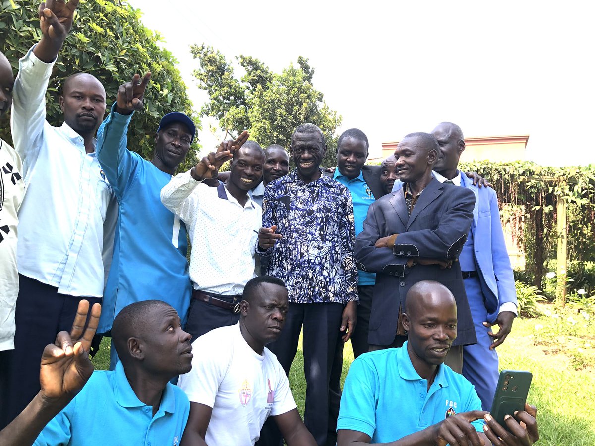 FDC Leaders from Ngora District paid a courtesy call on me at our Kasangati home. Their commitment and dynamism in pursuing the liberation mission of FDC was heartwarming! We discussed their concerns and suggestions. Eyalama noi noi!!