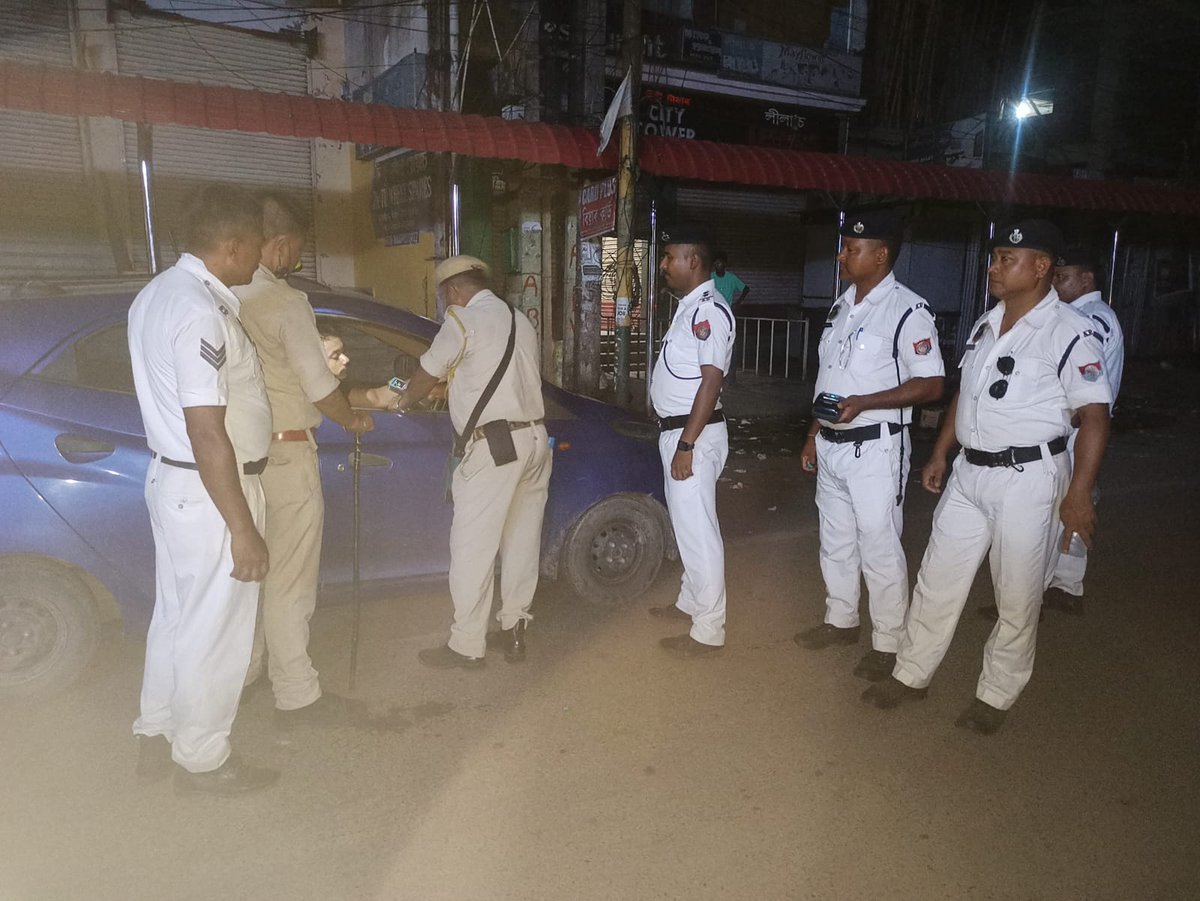 dibrugarhpolice's tweet photo. It's a Saturday night
And the chances are bright
If you drink too tight
You will find
Our Men in white
#DriveSoberDriveSafe
#DriveSafeDibrugarh
@CMOfficeAssam @assampolice @DGPAssamPolice @gpsinghips https://t.co/D0lTPZ7kbQ