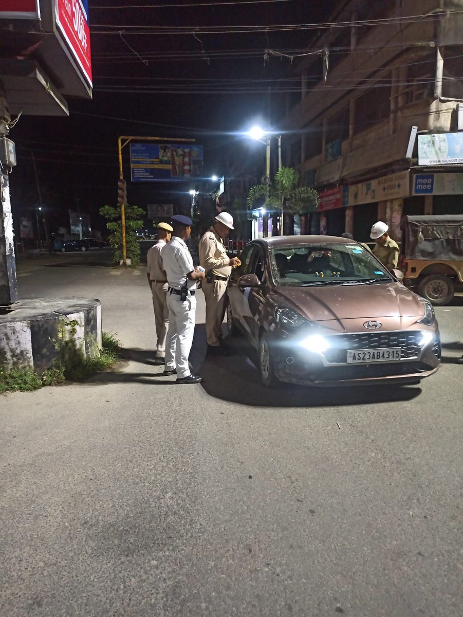 dibrugarhpolice's tweet photo. It's a Saturday night
And the chances are bright
If you drink too tight
You will find
Our Men in white
#DriveSoberDriveSafe
#DriveSafeDibrugarh
@CMOfficeAssam @assampolice @DGPAssamPolice @gpsinghips https://t.co/D0lTPZ7kbQ
