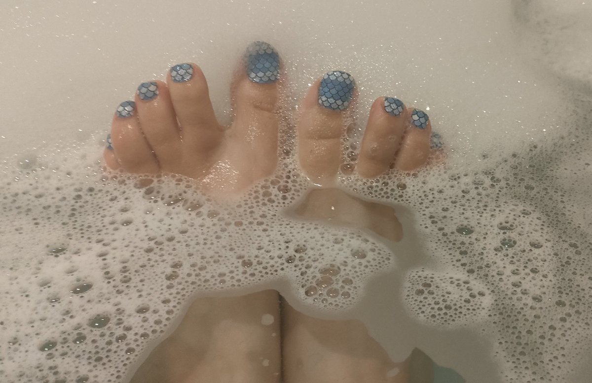 wornbyfrancesca's tweet photo. Mermaid pedi 🧜‍♀️♥️💋
#wornbyfrancesca #feet #footfetish #footporn #pedi #findom #onlyfans #onlyfansfeet #footmodel #feetcontent
https://t.co/KbaLiEoyHt https://t.co/ch0j4Jq4W5