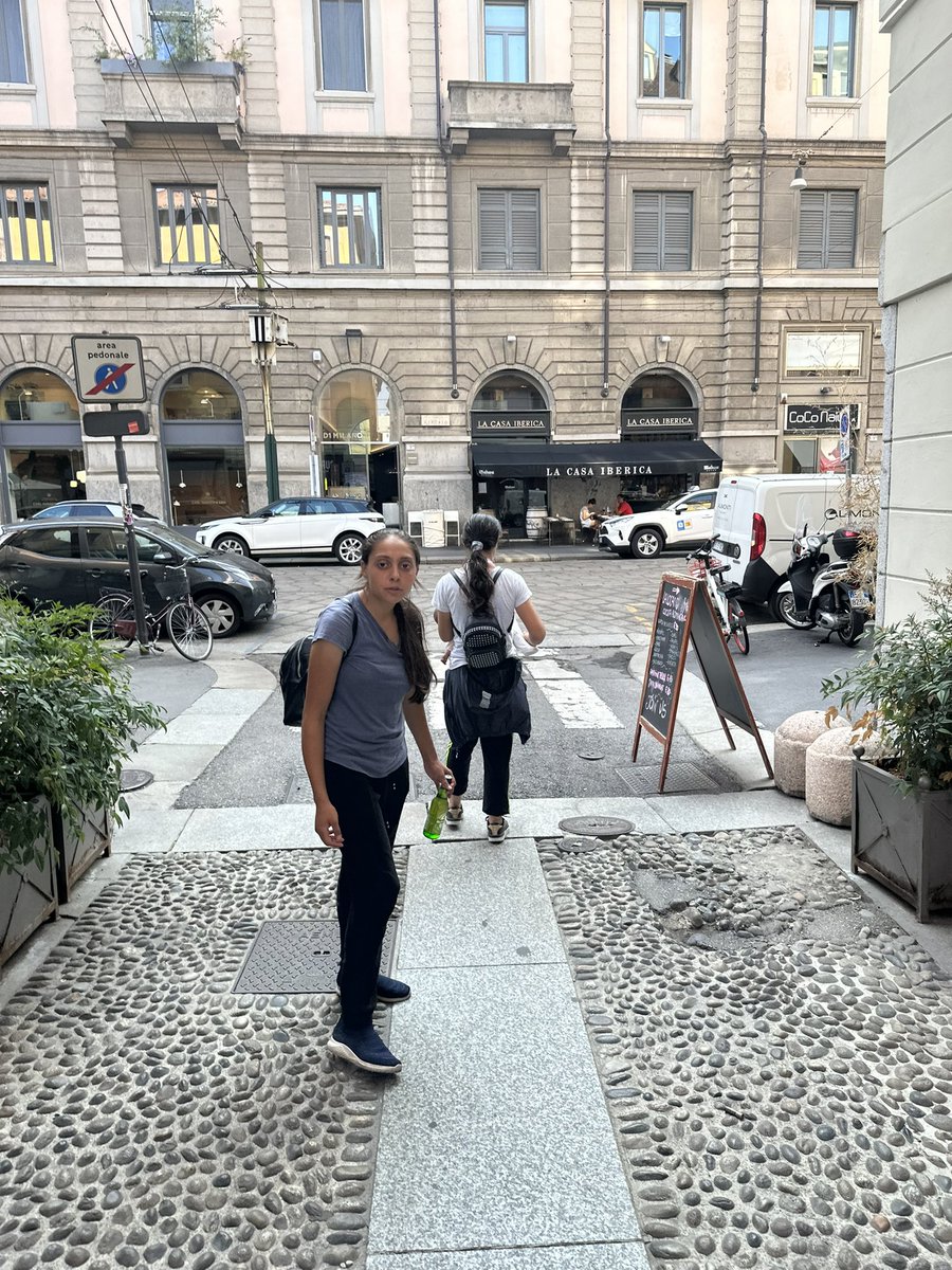 TomekGregorczyk's tweet photo. #Milano #ViaMercato #Thieves
beware of the girl in white. she stole my brother’s phone yesterday and today we met her again on the same street but with a friend. we approached her and told her to give the phone back but the friend was very agressive 1/2 https://t.co/Hf8lz4M1Sd