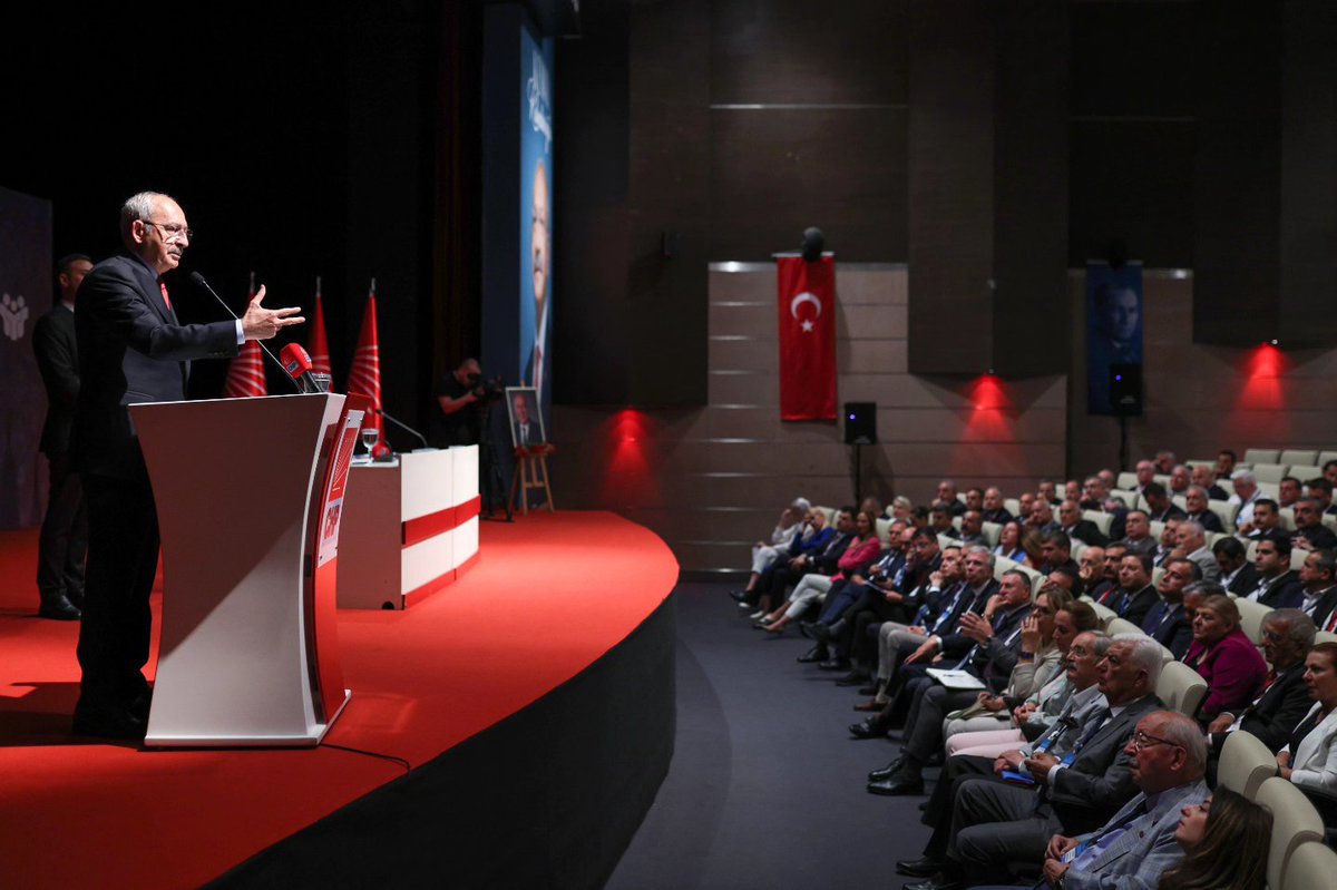 arasahmetmugla's tweet photo. Değerli Bodrumlular, Ankara dönüş yolundan iyi akşamlar. Bugün, Cumhuriyet Halk Partili il ve ilçe Belediye Başkanları olarak Genel Merkezimizde toplandık ve Partimizin 100 Yıllık kültürüne uygun bir ortamda; sorunları masaya yatırdık, konuştuk, tartıştık. Bizim aile içi sorunlarımızdan hayal ettikleri parçalanmayı bekleyenler de boşuna beklemesinler çünkü, bugün gururla şahit olduğumuz birlik ve beraberliğimizin,  çözemeyeceği hiçbir sorun yok.