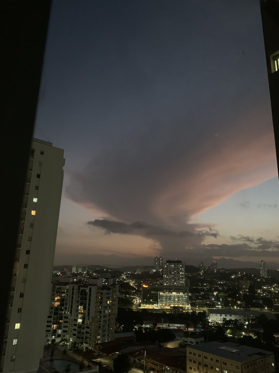 Esther_08's tweet photo. @TraficoCPanama En Hato Pintado hace 2 noches https://t.co/f0Wx4SONbR