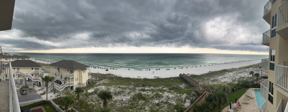 Storm rolling in over Holiday Isle in Destin 
@michaelwhitewx