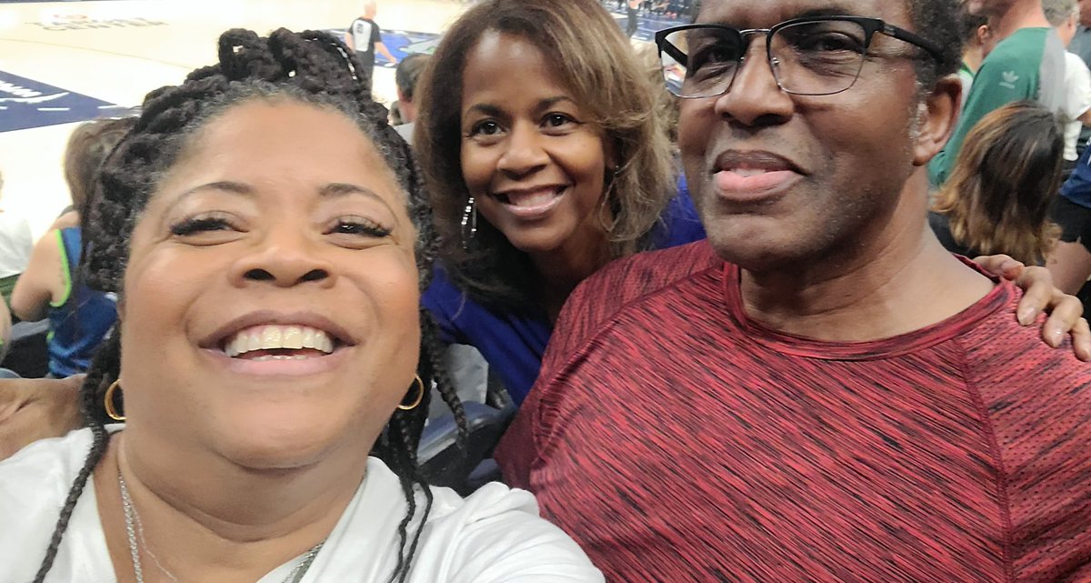 SHEdison's tweet photo. #lynx #targetCenter https://t.co/hyjNwVbvHJ