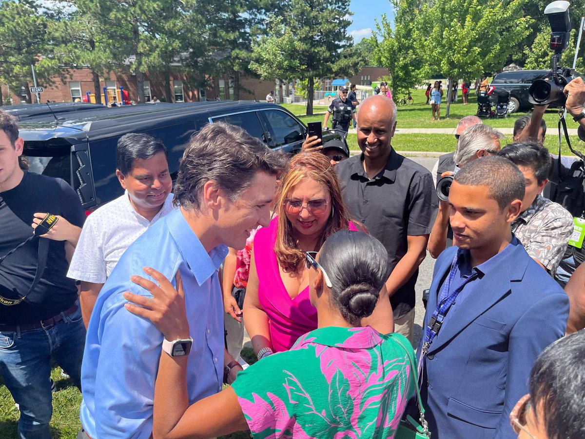 HonAhmedHussen's tweet photo. Today, @justintrudeau, @gary_srp, and I joined over 2000 future masqueraders from toddler to teen at Junior @GoTOCarnival in their vibrant costumes.
It was a beautiful celebration of Caribbean culture! #TOCarnival https://t.co/RtWmbcec5V