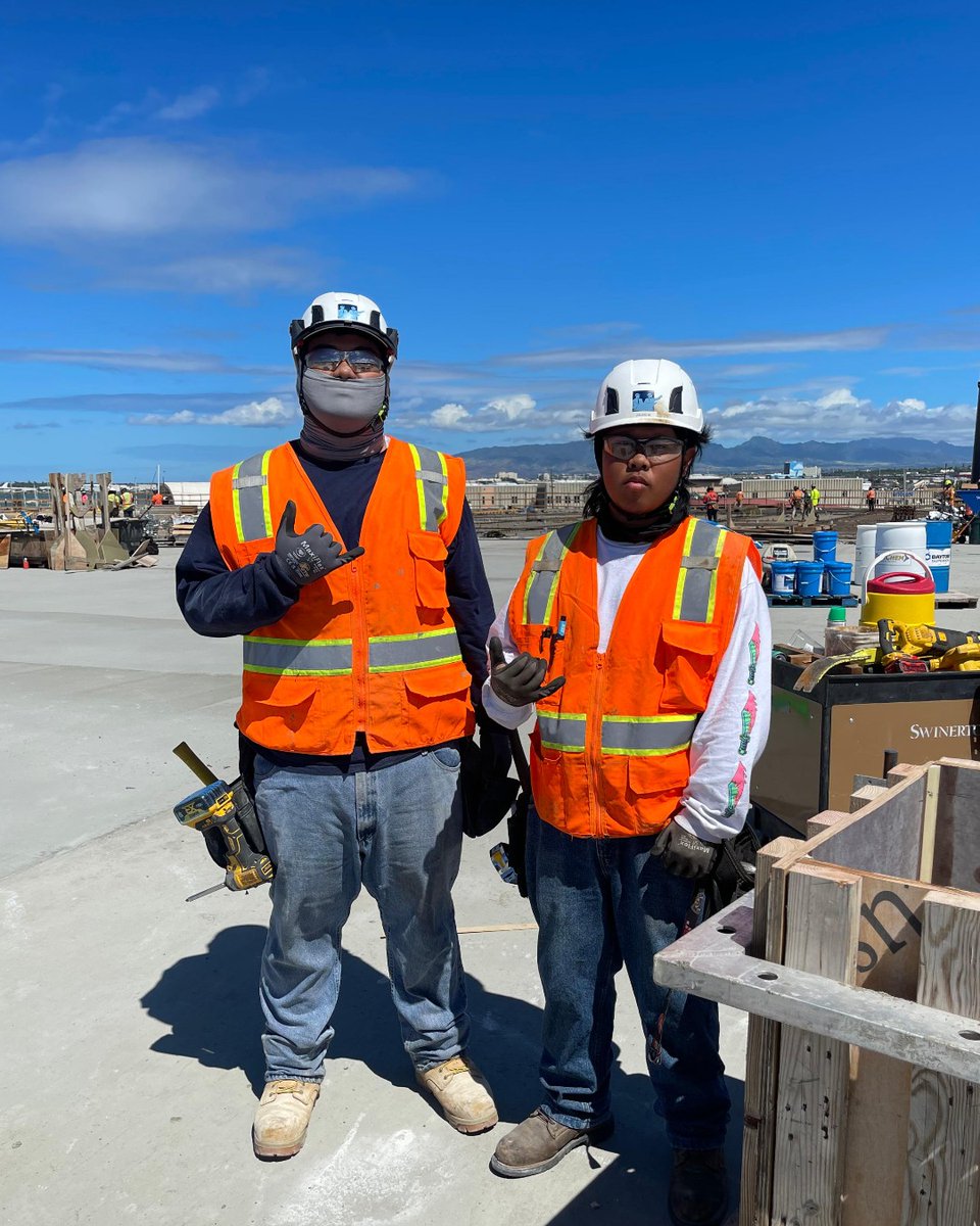 Anotha #ShakaSaturday comin' your way 😎 🤙
.
.
#hcatfhawaii #hawaiiconstruction #apprenticeship #carpentry