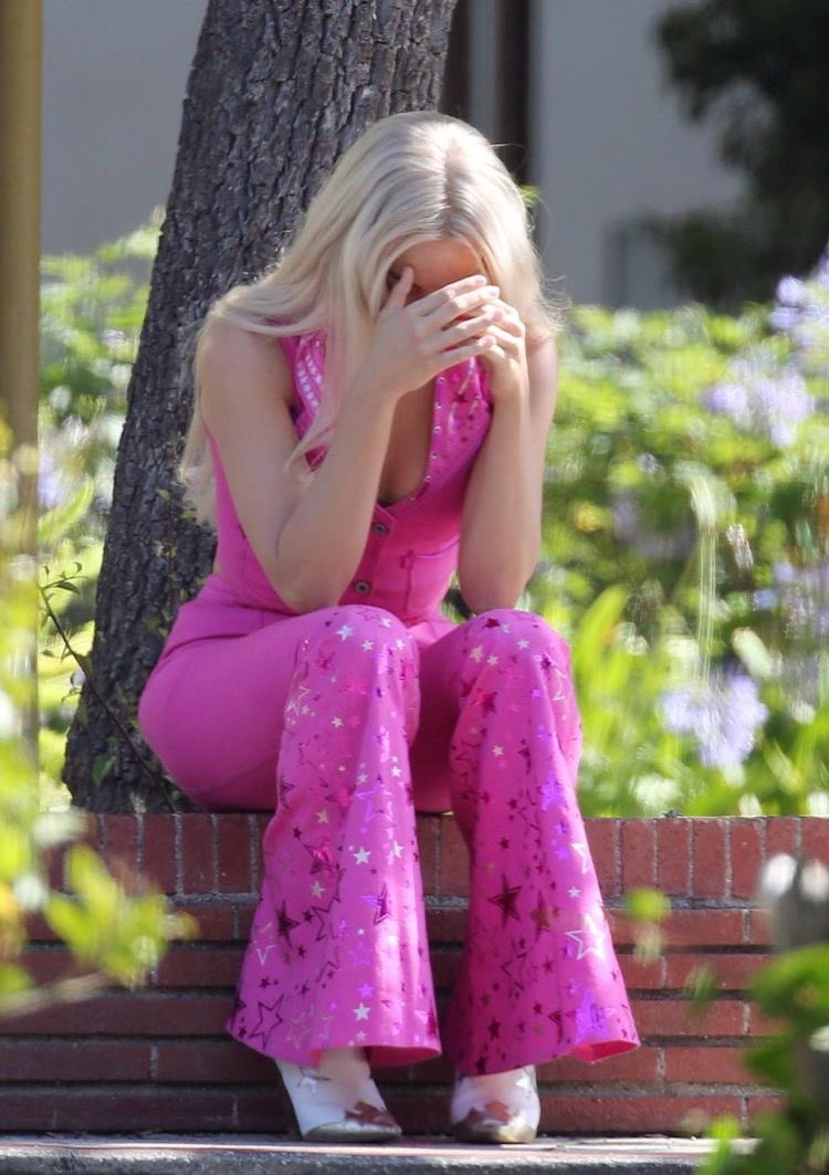 taylorliked's tweet photo. barbie es para las que sienten que no son suficientes, para las que se aferran a los recuerdos, las que le tienen miedo al cambio, las que le temen al futuro, las que no saben cuál es su camino, las que quieren ser tanto en esta vida tan corta que tenemos https://t.co/0TUXhgiVfX