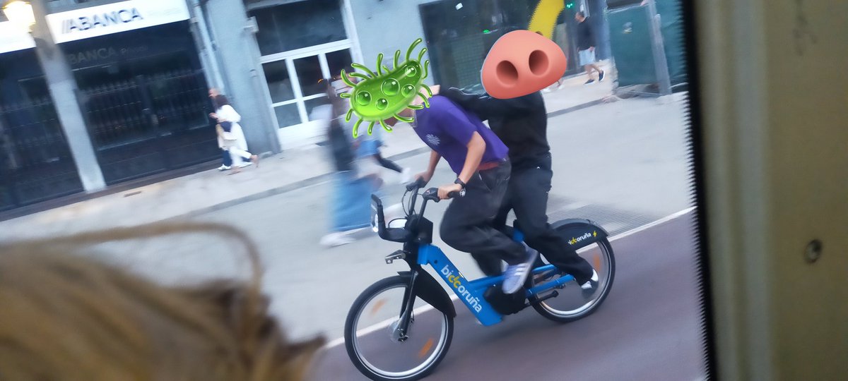 Pedroxvb's tweet image. E sigue o bo uso das bicicletas municipais @ConcelloCoruna @vocescoruna @silcerino @BNG_comarcaAC @inesreygarcia
