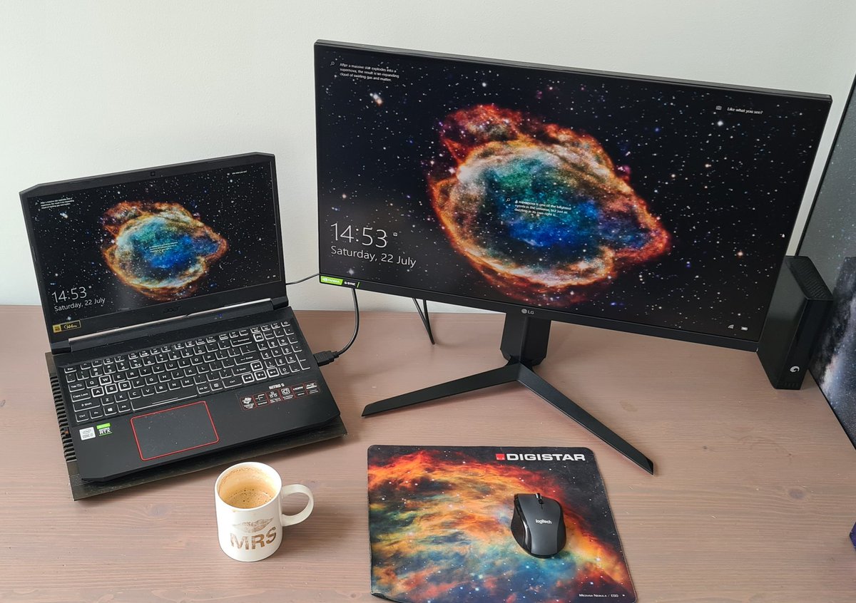 I am so dang excited about my newest setup, absolutely gorgeous new monitor!!