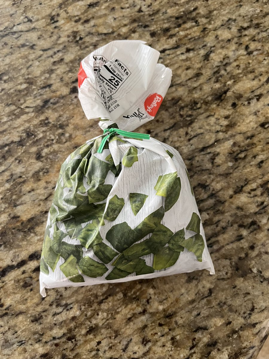 RT @TacoforFive1: I save my twist ties from a loaf of bread for this reason. What are your little kitchen hacks? https://t.co/vH5tRycYgR