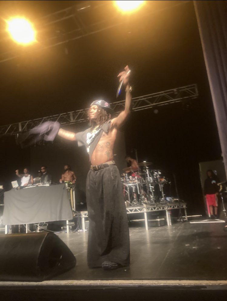 grraceellen's tweet image. feeling v v blessed, i love jid so bad