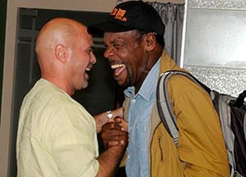 Feliz cumpleaños 77, querido Danny Glover, amigo probado de #Cuba, que tanto hizo por la libertad de los Cinco y tanto ha hecho por acercar a los pueblos cubano y estadounidense. Un abrazo agradecido.